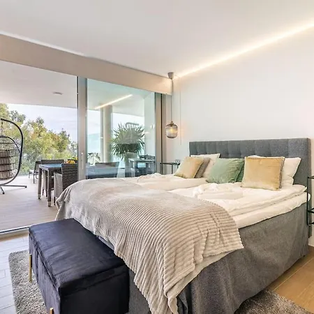 Amazing Sea View From The Comfort Of The Jacuzzi Apartman *