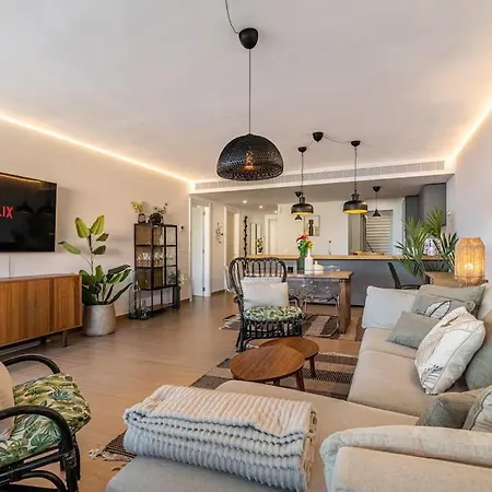 Amazing Sea View From The Comfort Of The Jacuzzi Apartman