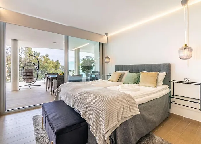 Amazing Sea View From The Comfort Of The Jacuzzi Apartment *