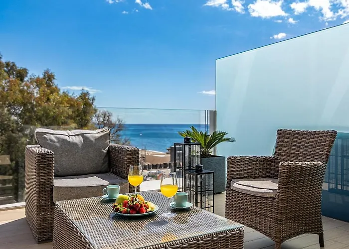 Amazing Sea View From The Comfort Of The Jacuzzi Apartment *